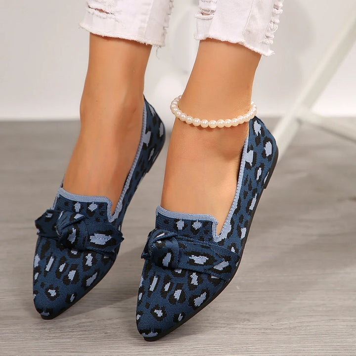 FIONA| Płaskie buty slip-on z wzorem w panterkę i kokardą