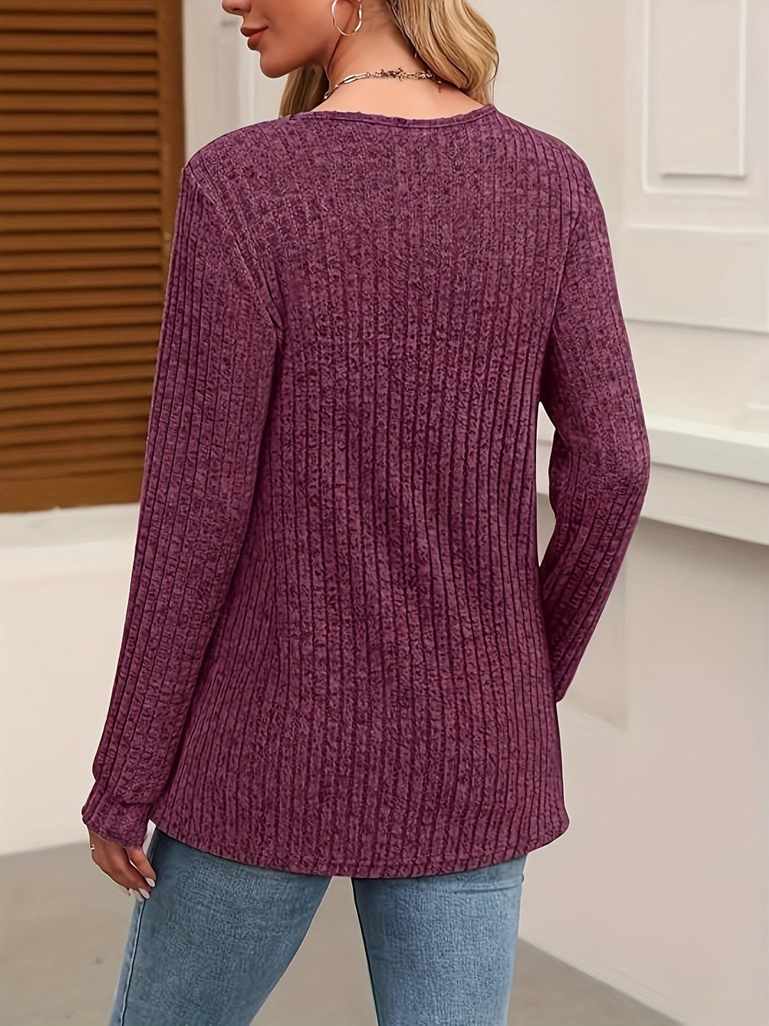 Carol | Elegancki dopasowany sweter z guzikami