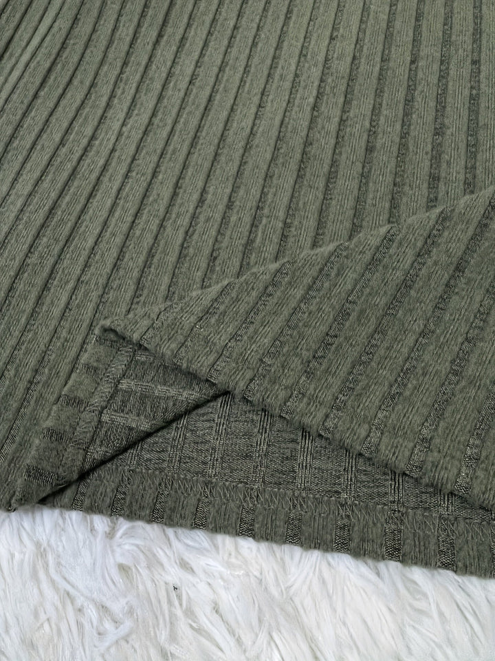 Carol | Elegancki dopasowany sweter z guzikami