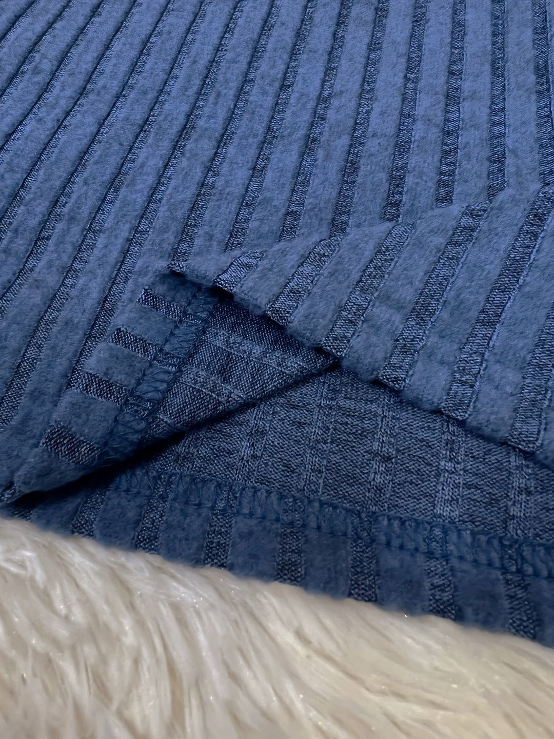 Carol | Elegancki dopasowany sweter z guzikami