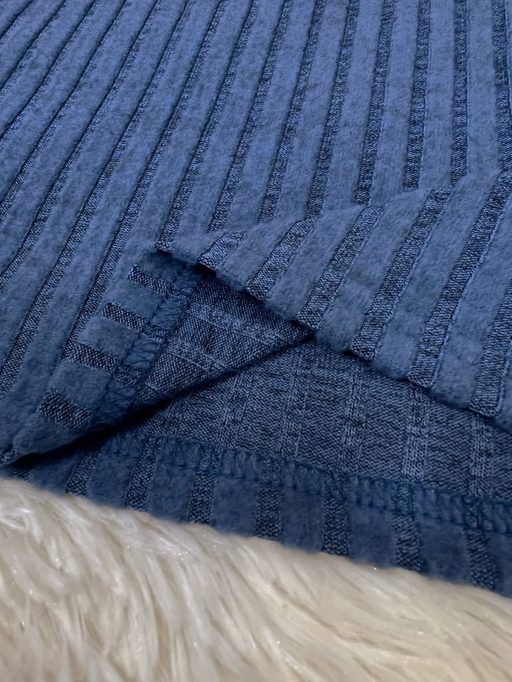 Carol | Elegancki dopasowany sweter z guzikami