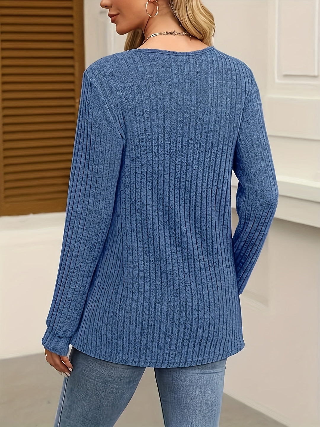 Carol | Elegancki dopasowany sweter z guzikami